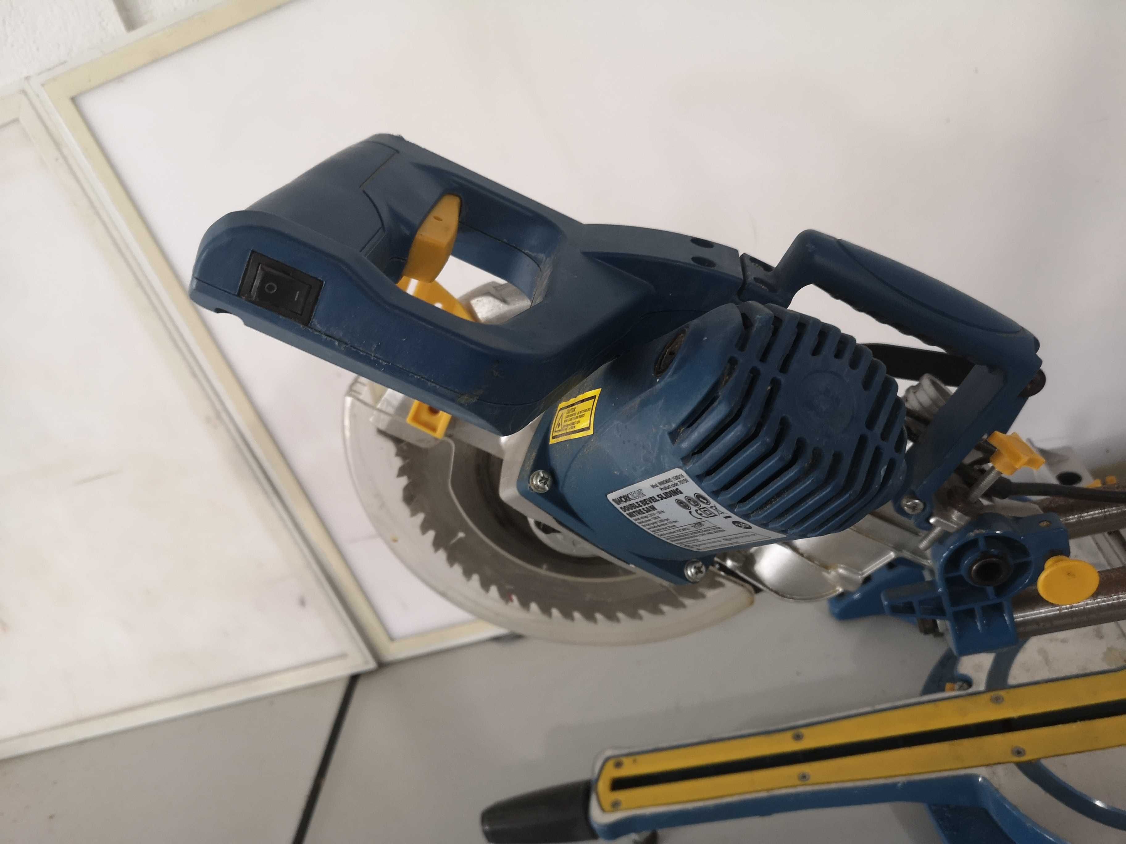 Циркуляр пендула - WorkZone 1500W / 210mm