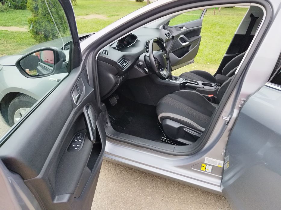 Peugeot 308 Style 1.2iT cu 130 cp,an 2015,automat,euro 6,navi,climat