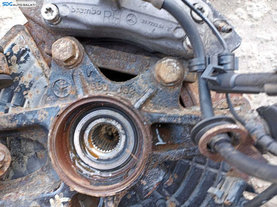 Fuzeta Butuc cu Rulment si Senzor ABS Dreapta Fata Mercedes ML W163 1997 - 2005 [X3577]