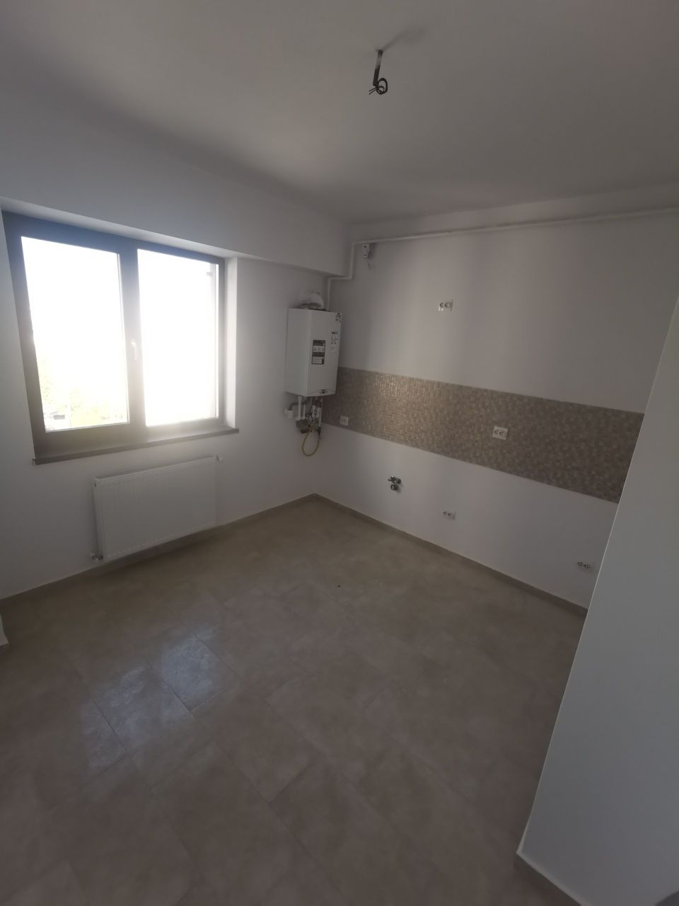 Închiriez apartament zona Kaufland Nord (loc parcare inclus)