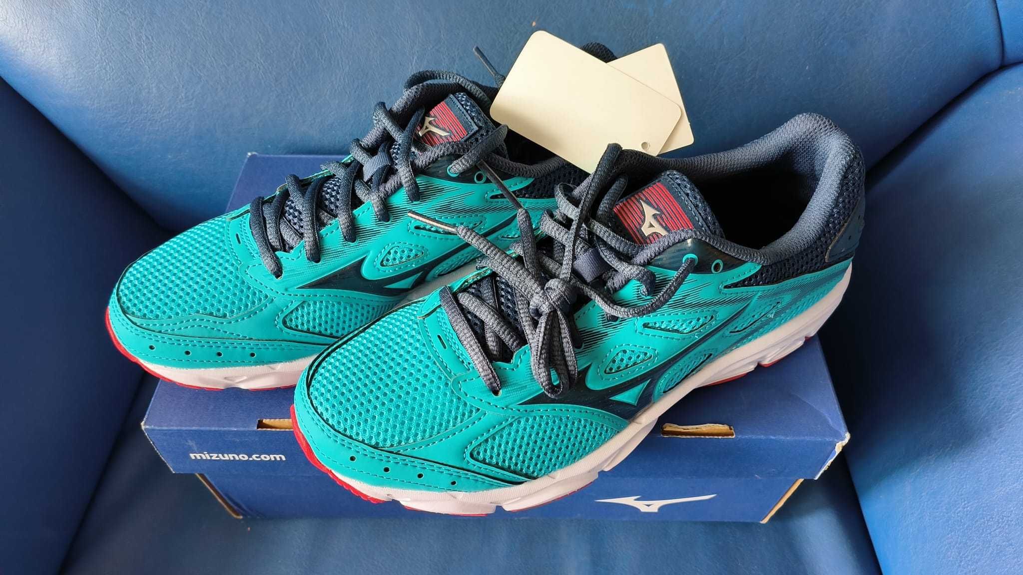 Mizuno - NOU - Marimea 37 - 150 ron