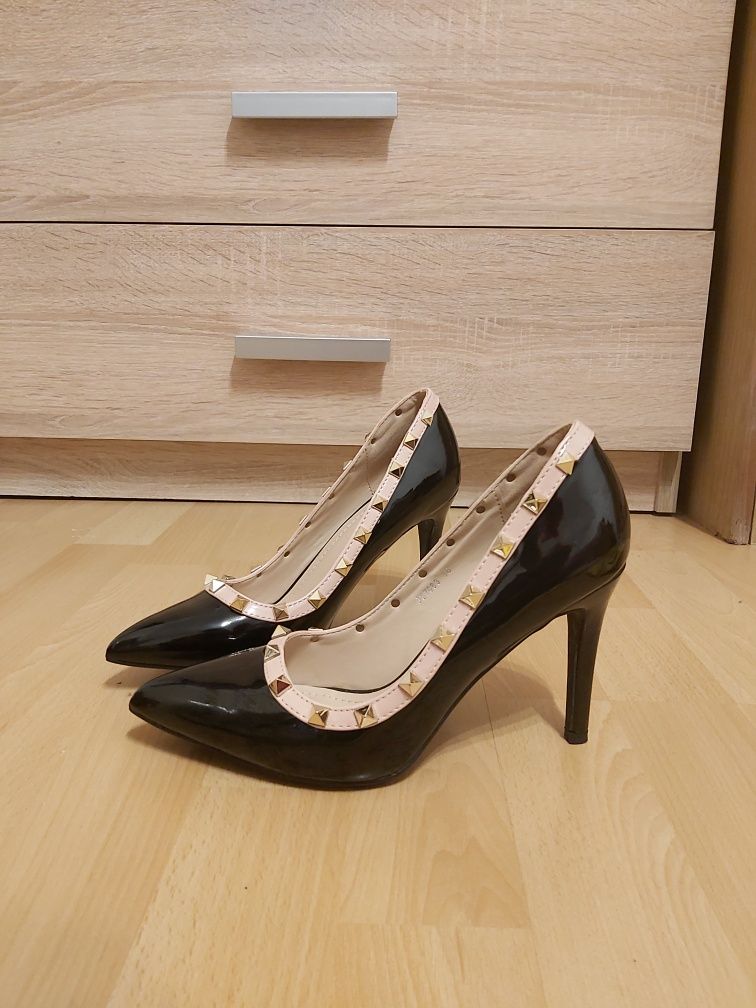 Pantofi cu toc - Model Stiletto