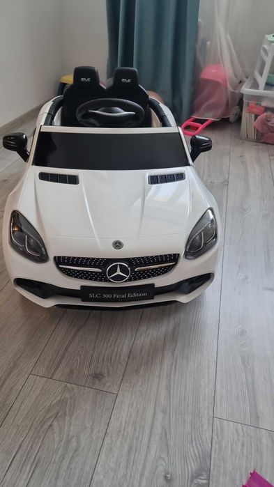 Vând masinuta pentru copii cu telecomanda