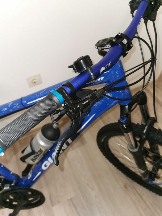 Mountain bike cu suspensie