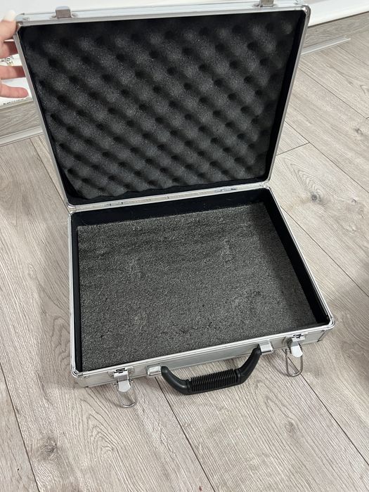 Geanta aluminiu cu maner 38 x 29 x 10 cm