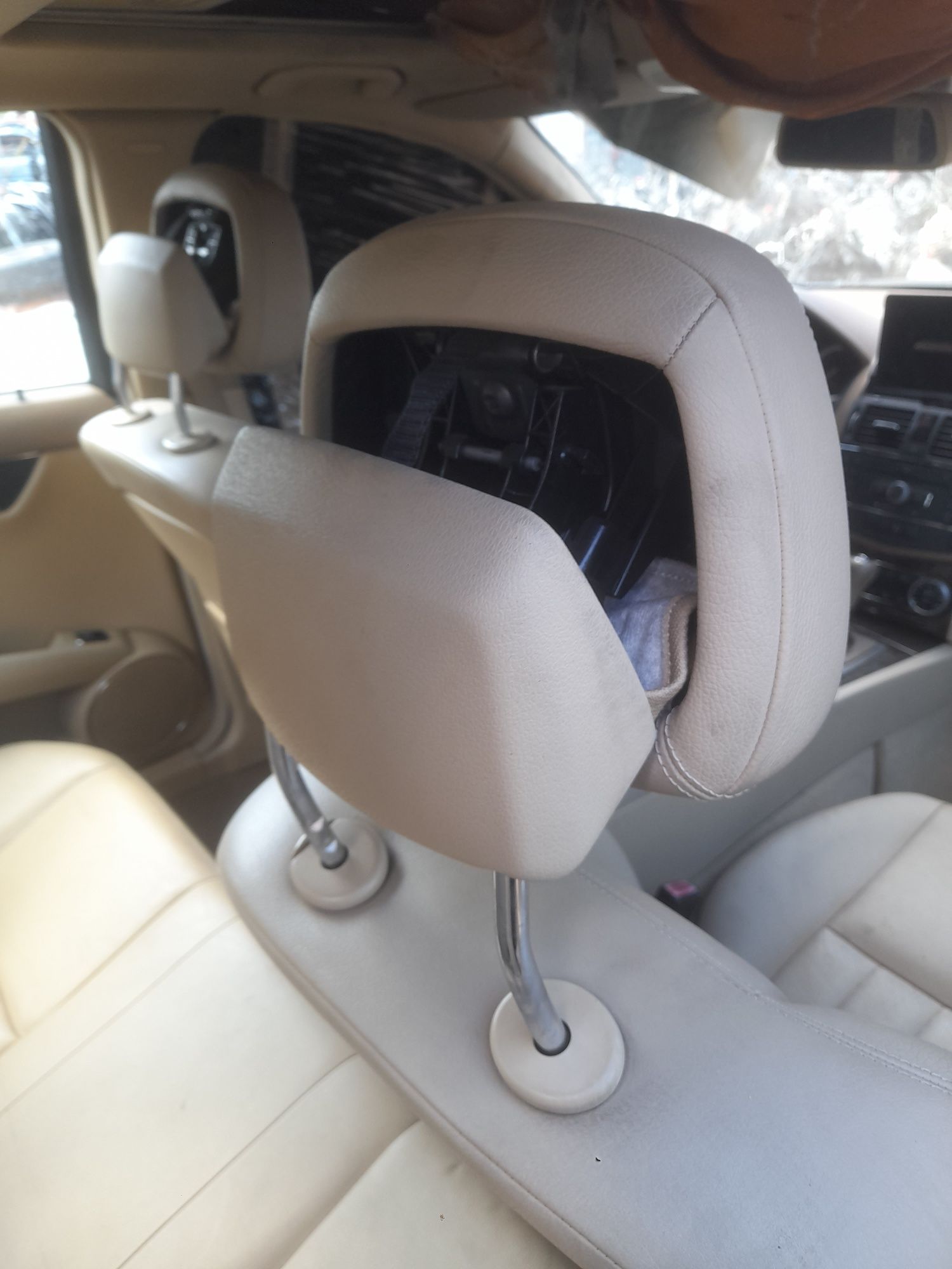 Interior piele CREM scaune+bancheta Mercedes C-Class w204 (impecabil)