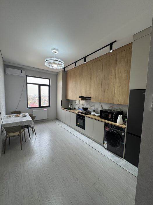 Срочно продается 2х ком., кв., на литературном 2/9/9 58м2