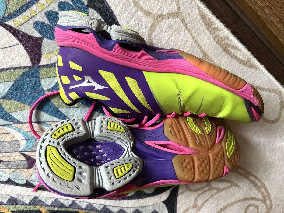 Mizuno - обувки за волейбол