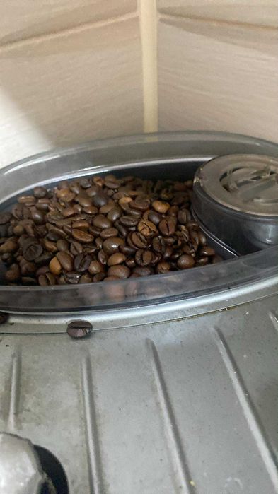 Vând expresor de cafea saeco,