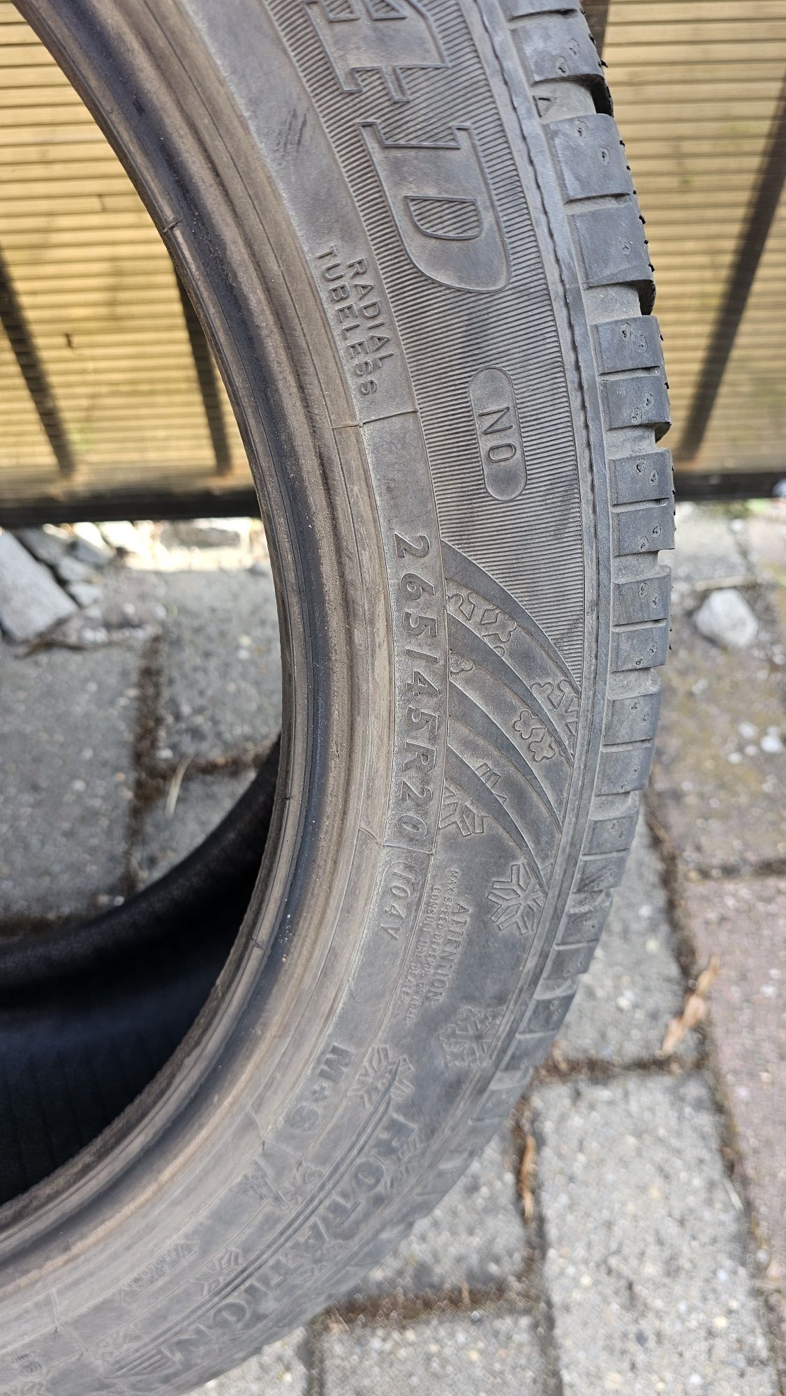 1 Anvelopă 265 45 R 20 Dunlop SP Winter