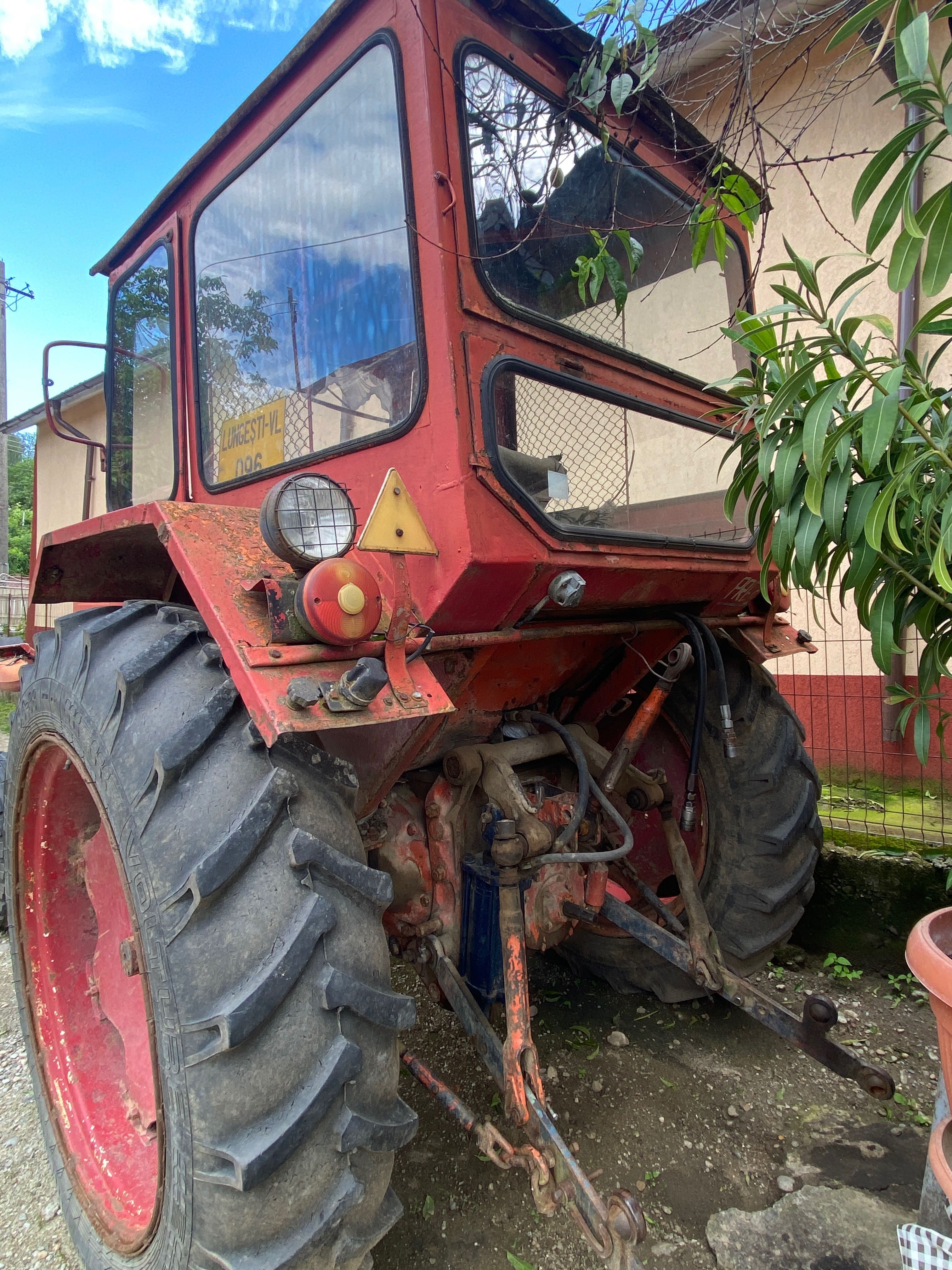 Tractor UTB 650 și plug