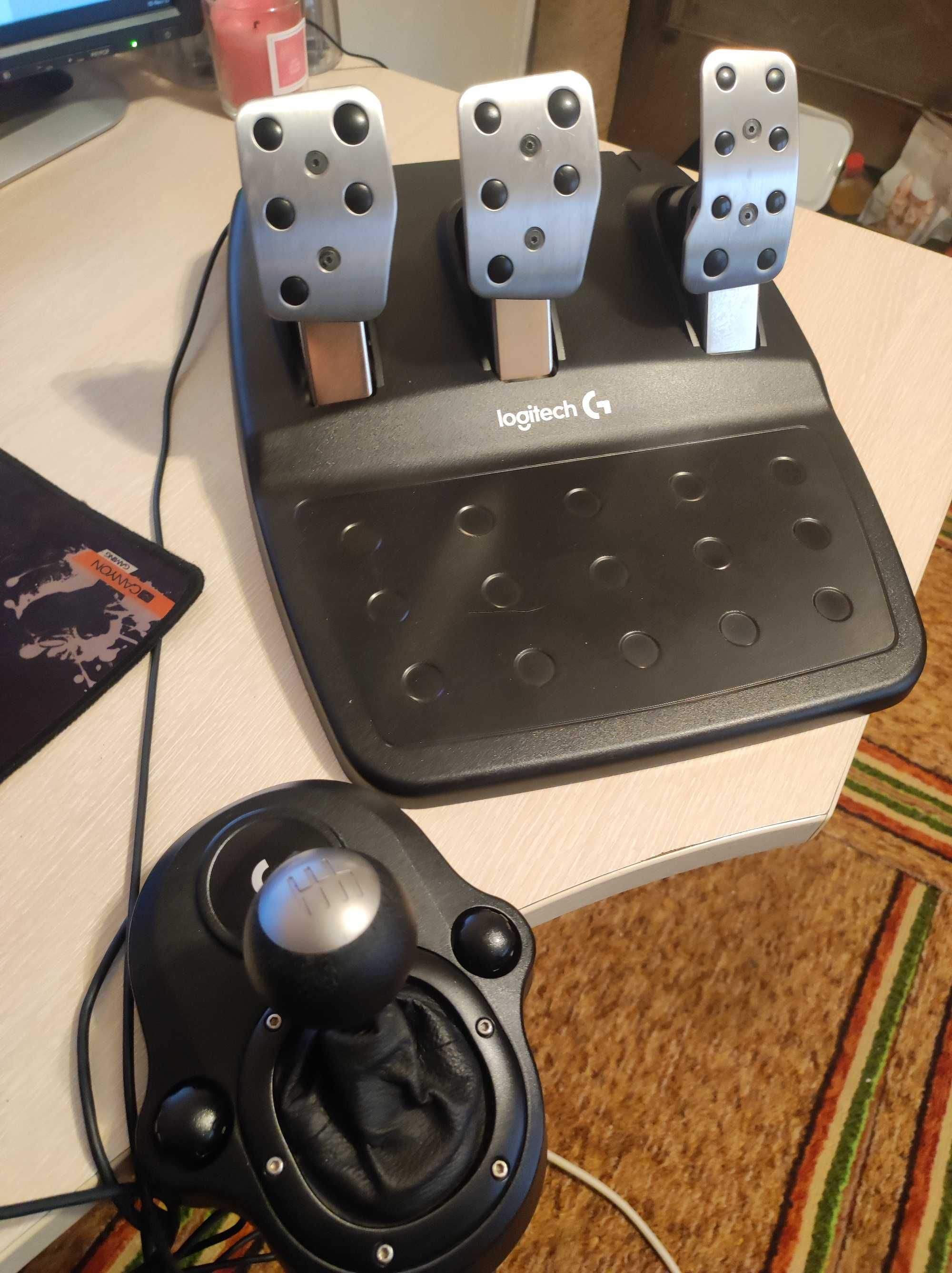 Logitech G29 волан рейсинг симулатор със скоростен лост ! С ГАРАНЦИЯ