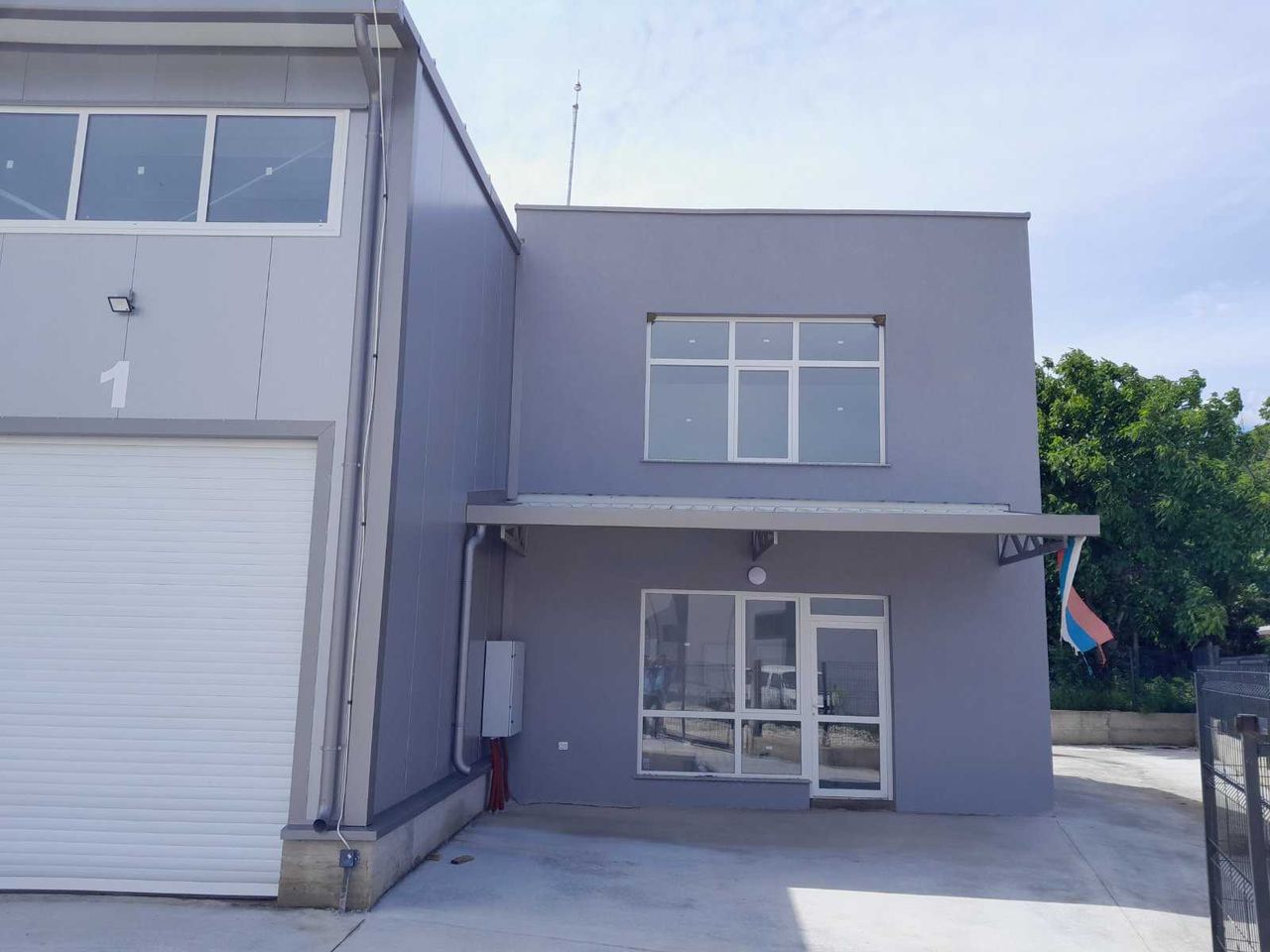 Дава се под наем Склад в Асеновград - 73 кв.м за 367.2 € - Снимка #2
