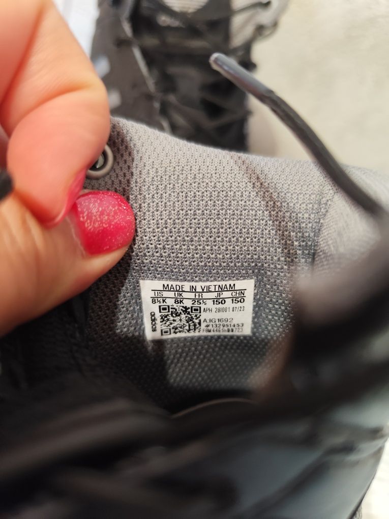 Нови Adidas детски маратонки
