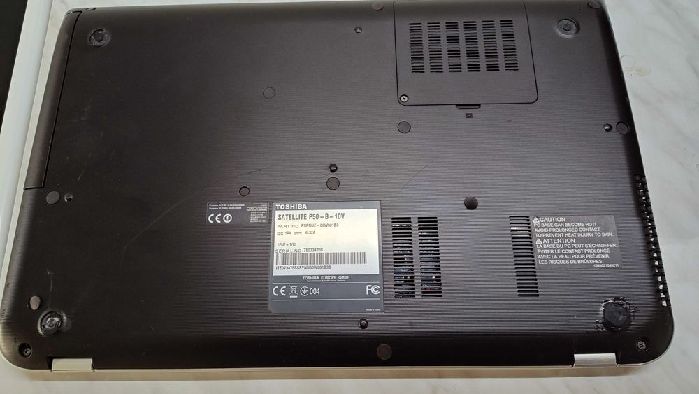 Лаптоп TOSHIBA SATELLITE P50-B-10V за части или ремонт