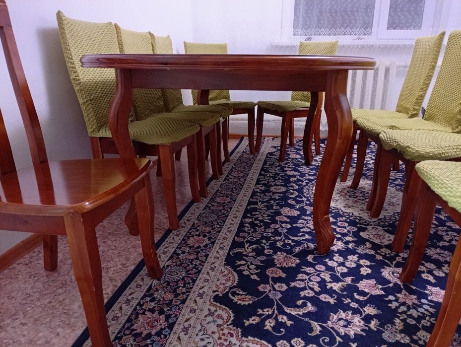 Стол и 10 стульев