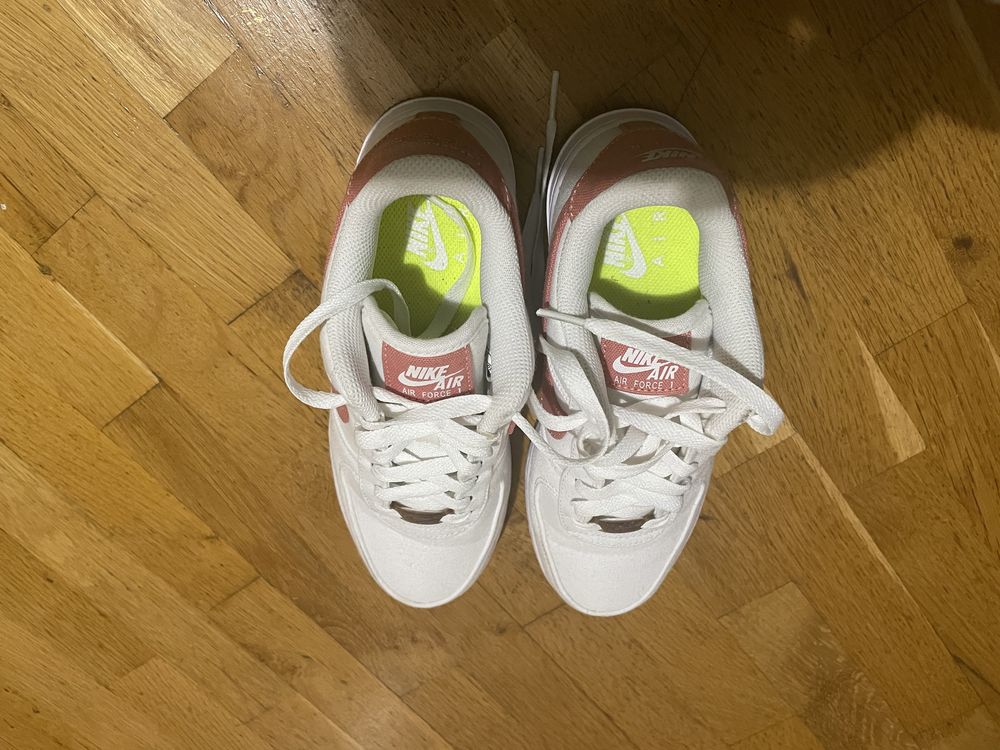 Дамски кецове Nike