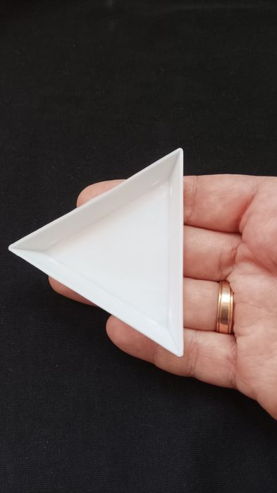 Треугольный лоток для страз, бисера, бусин