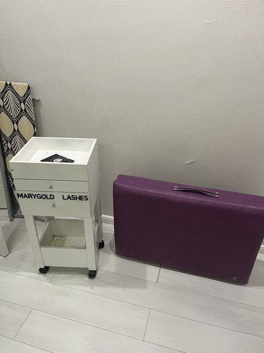 Стол и Тумбочка для бьюти услуг