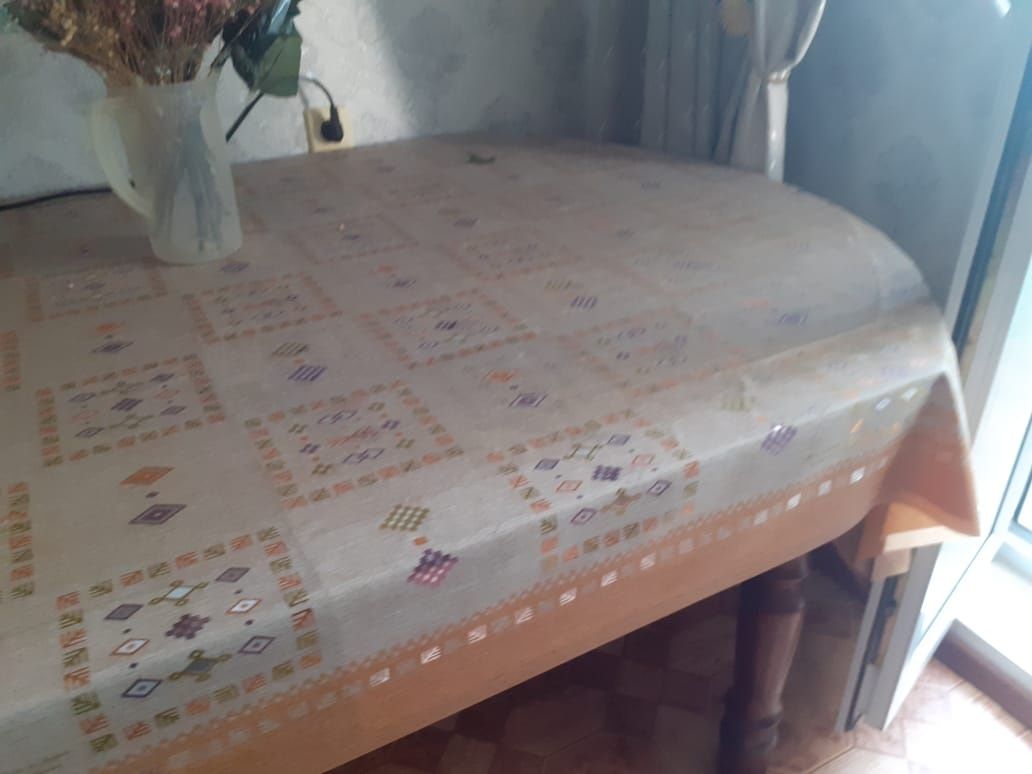 Стол со стульями