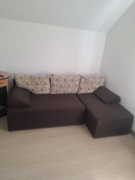 Coltar extensibil, modern, stare buna.