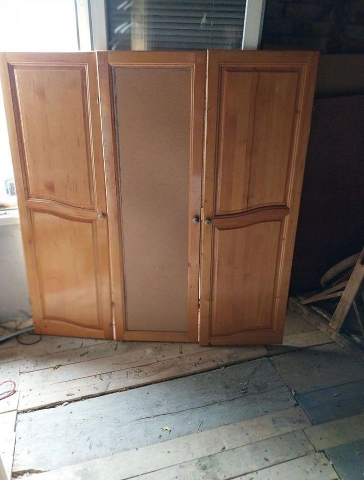 Продавам гардероб