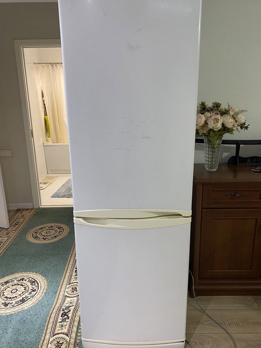 Холодильник LG рабочий