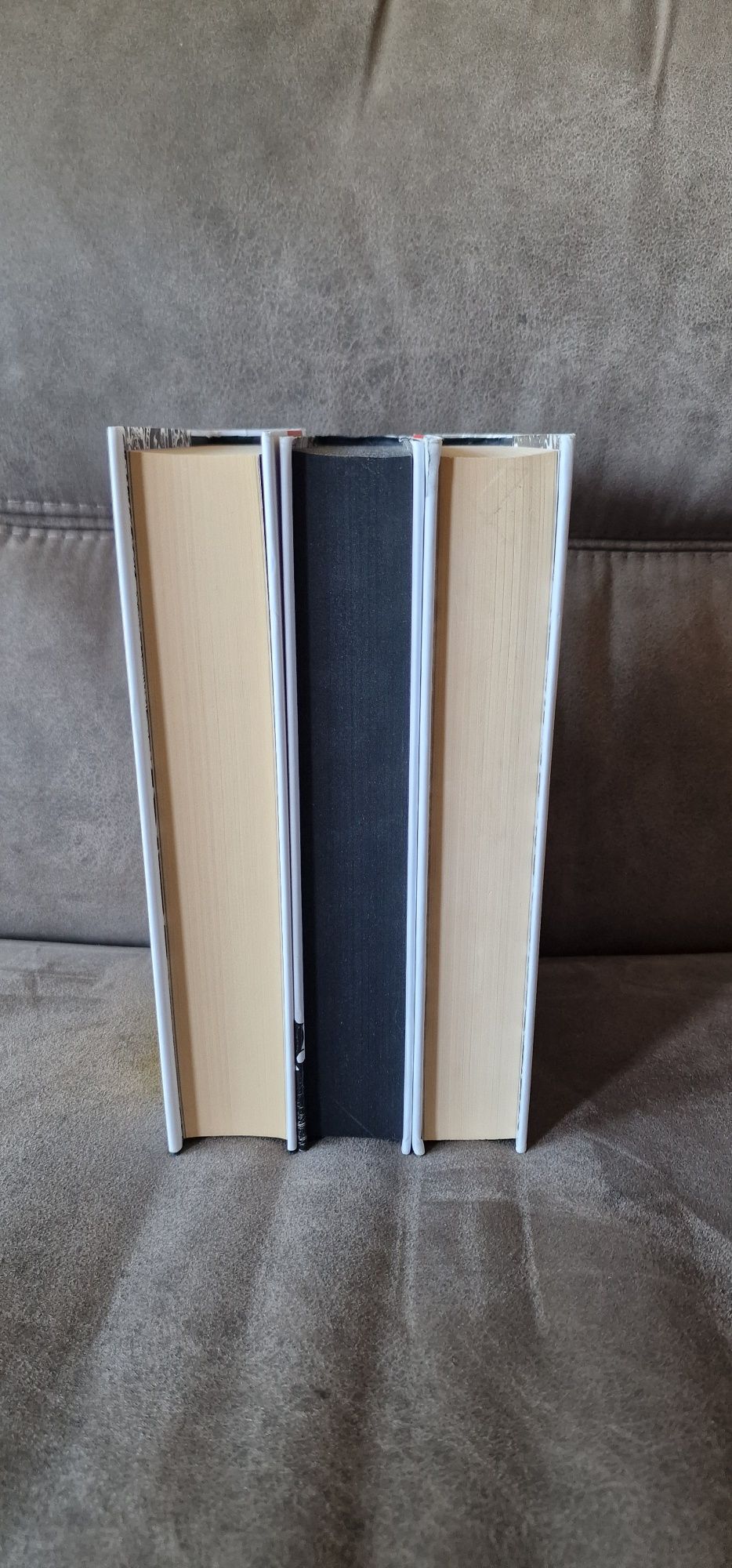 Книги на Английски език Narnia , The Nevernight , Harry Potter