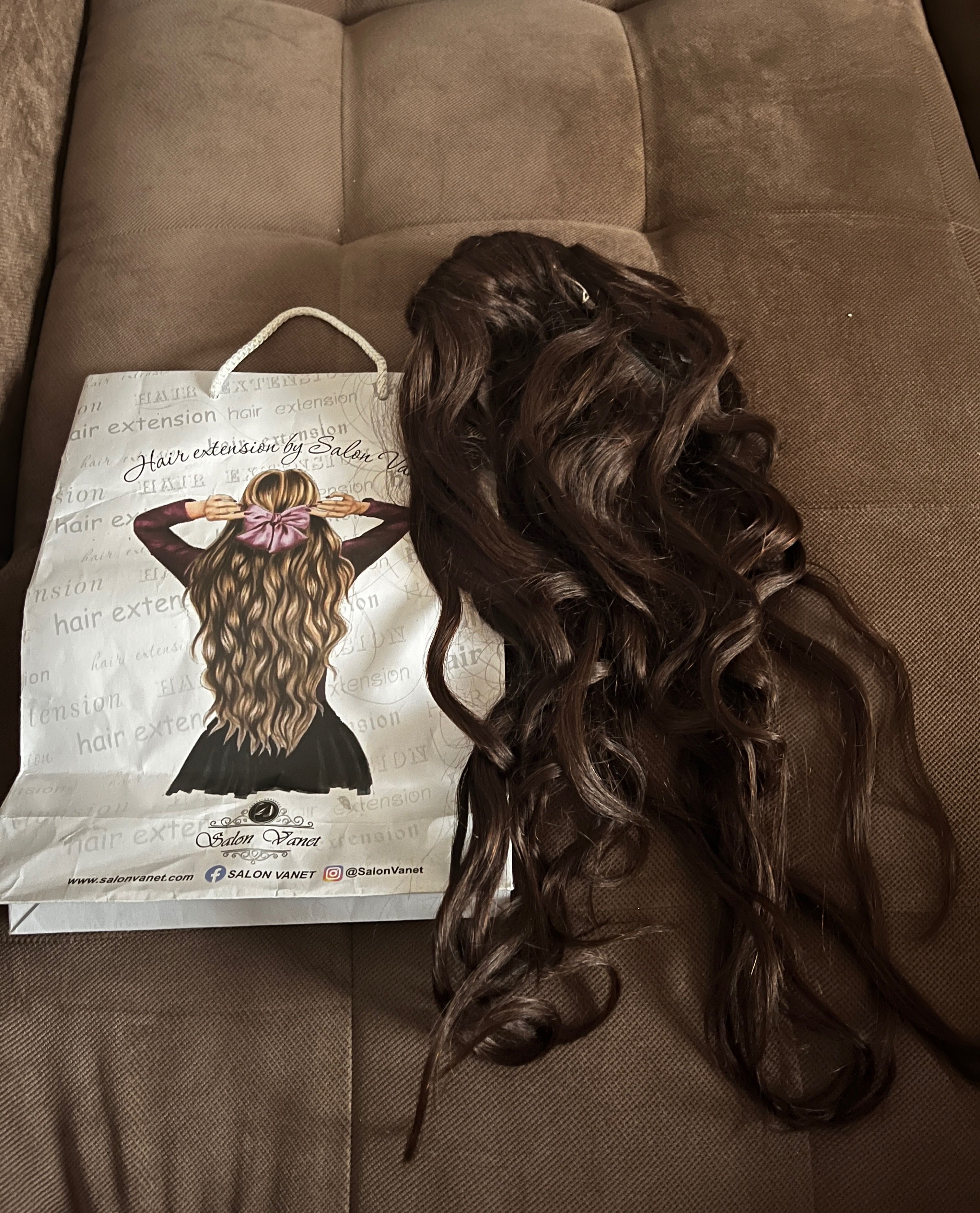 Продавам употребявани екстеншъни от истинска индийска коса на треса