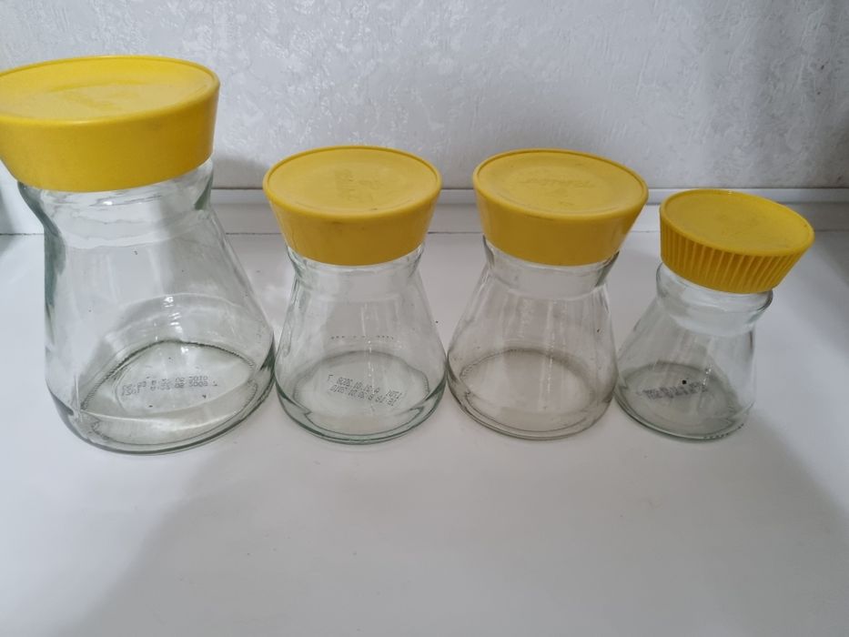 Продам банки 2 и 3 л,, винтовые разного объёма