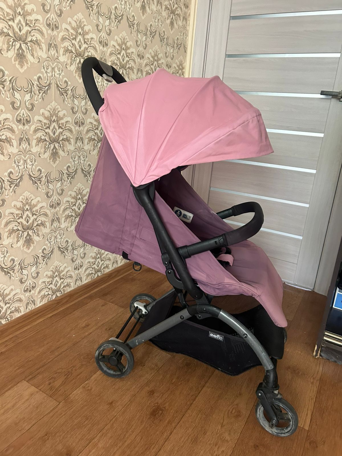 Продаю прогулочную коляску Happy Baby