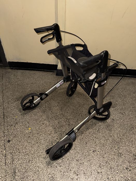 Cadru rulant din aluminiu pliabil batrani dizabilitati (ca nou)