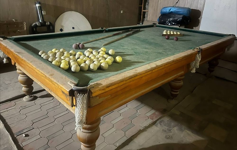 Бильярдный стол мраморный.