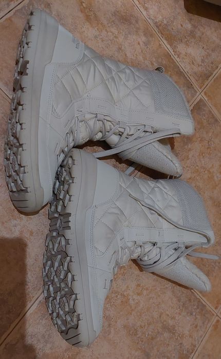 Продавам дамски/детски ботуши Quechua, бежови, номер 39.