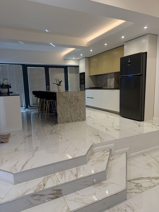 Cladire de vanzare 543 mp (casa + spatiu comercial) Bd Primaverii