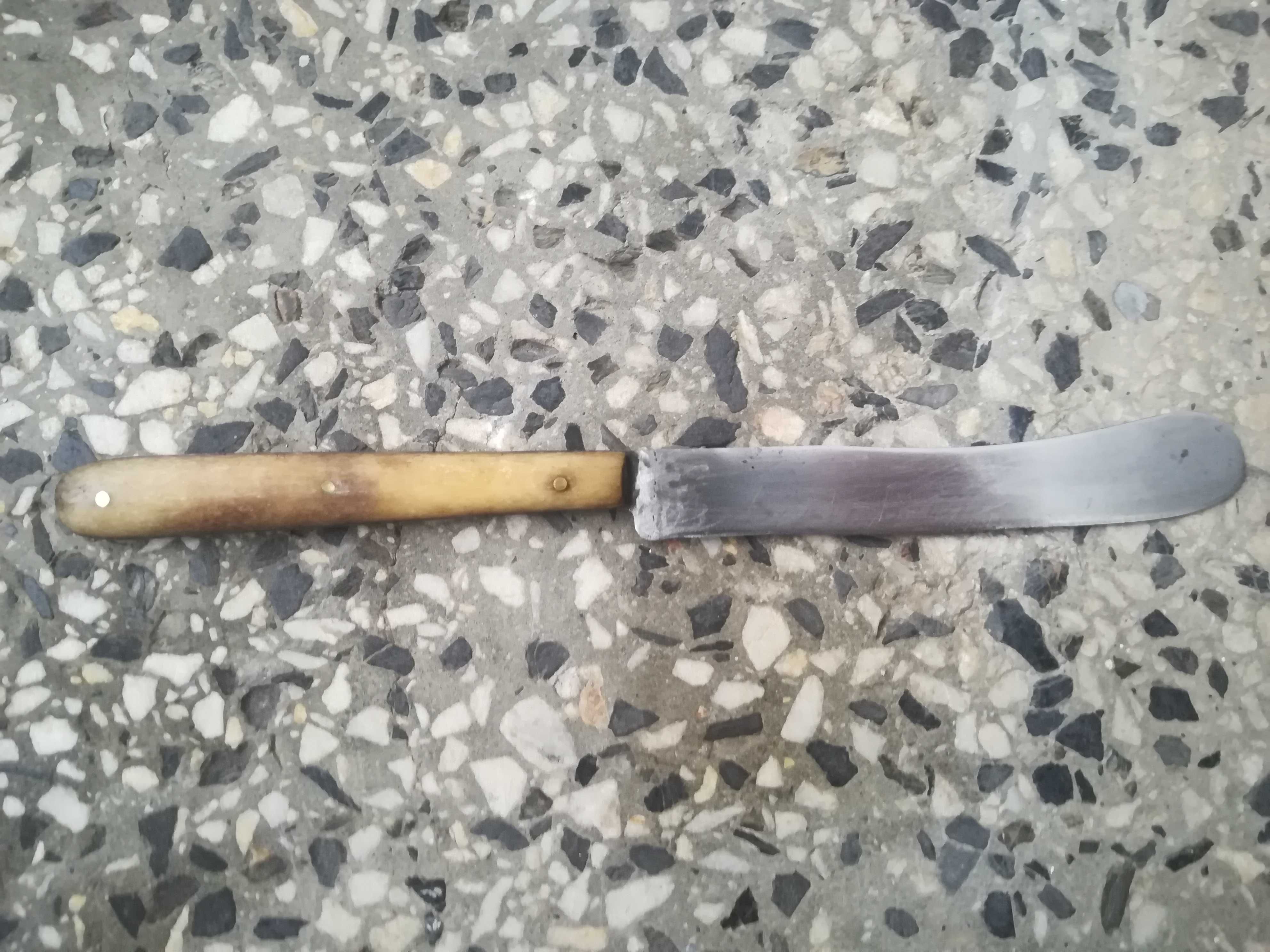 Стар нож Rostfrei с кокалени дръжки