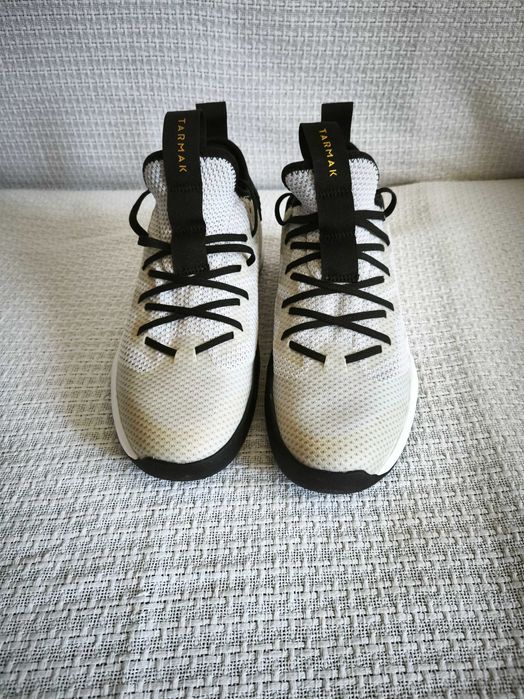 Vand pantofi sport marimea 43.