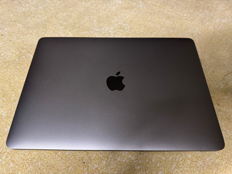 Продам Macbook Air M1 8/256
