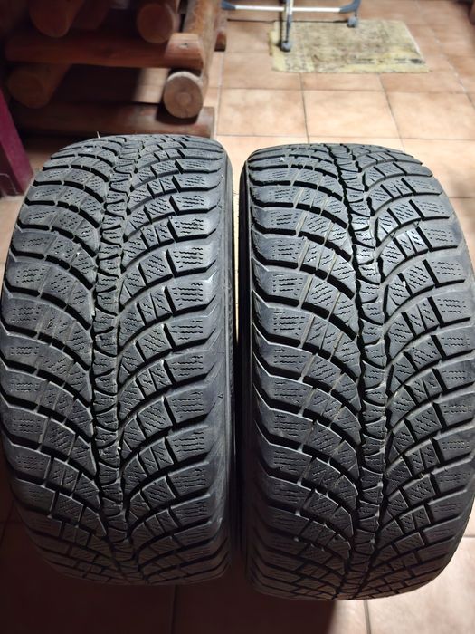 Vând 2 cauciucuri 235-45-18