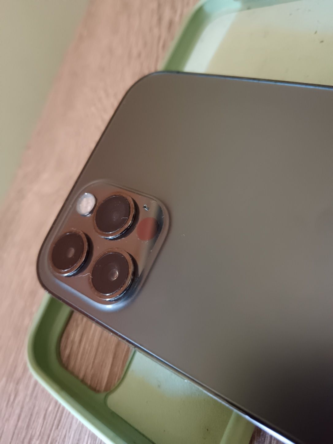 Продавам iphone 12 Pro