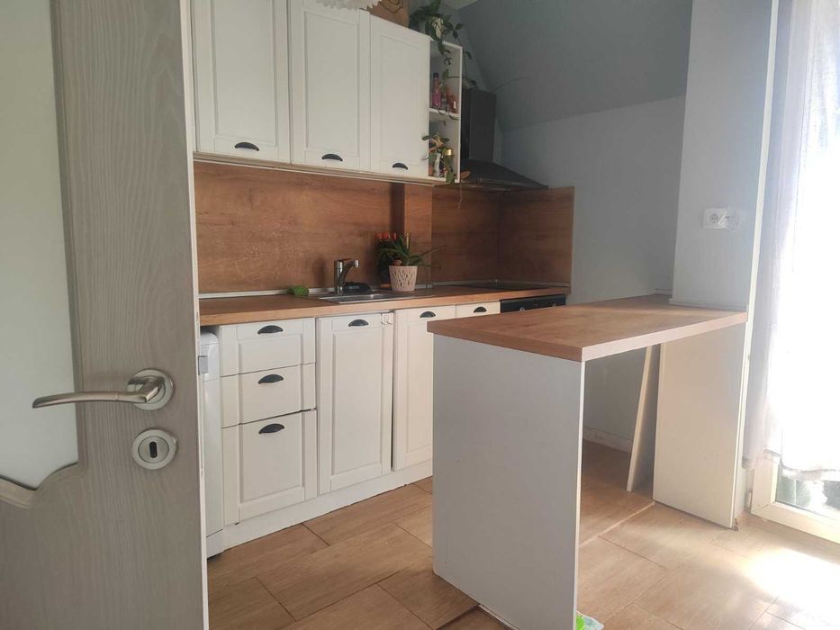 Tристаен апартамент под наем Централна поща Бенковска