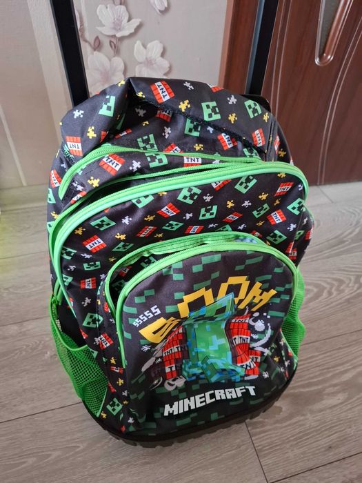 Ученическа раница с вградени колела и телескопична дръжка Маинкрафт