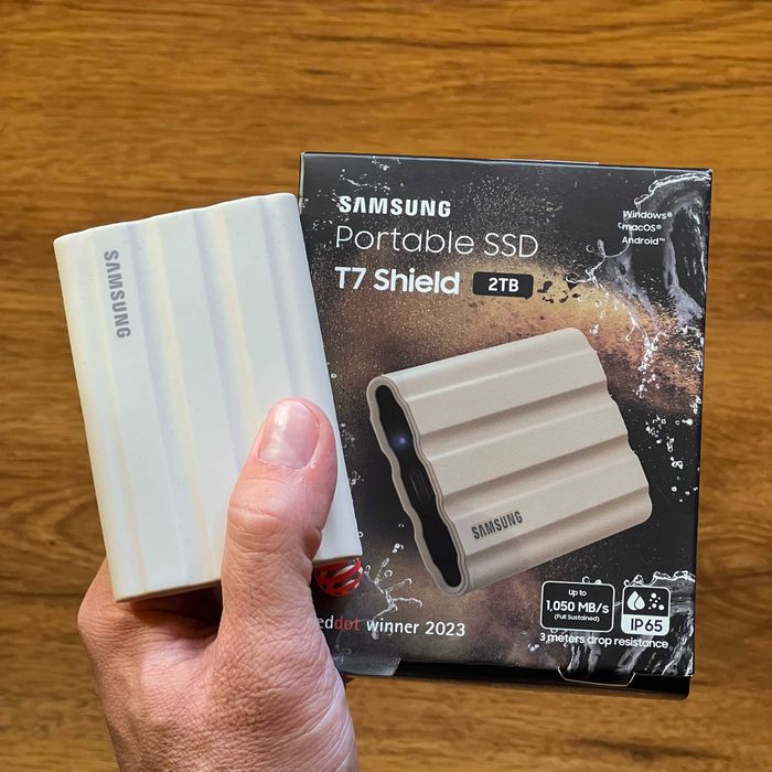 Samsung - T7 Shield 2TB (Външна SSD памет)
