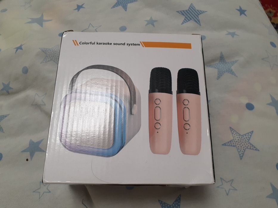 Микрофоны с колонкой  для караоке.