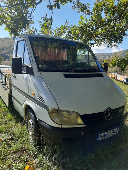 Ofer spre vânzare camioneta Mercedes