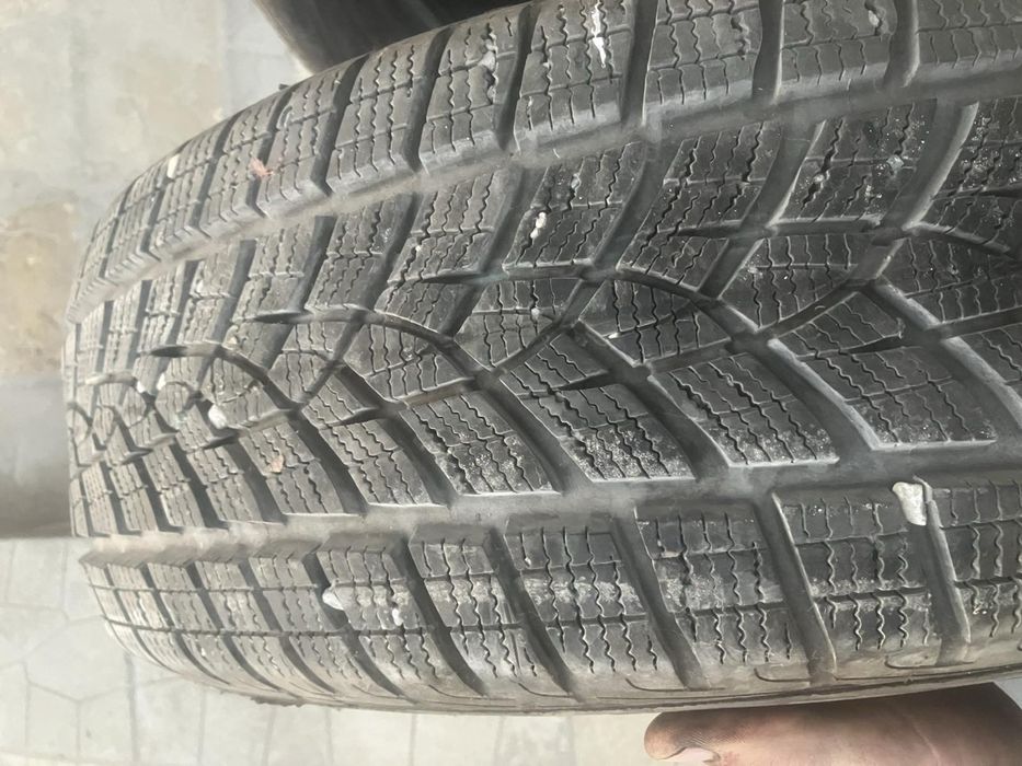 Goodyear 215/60 R17
