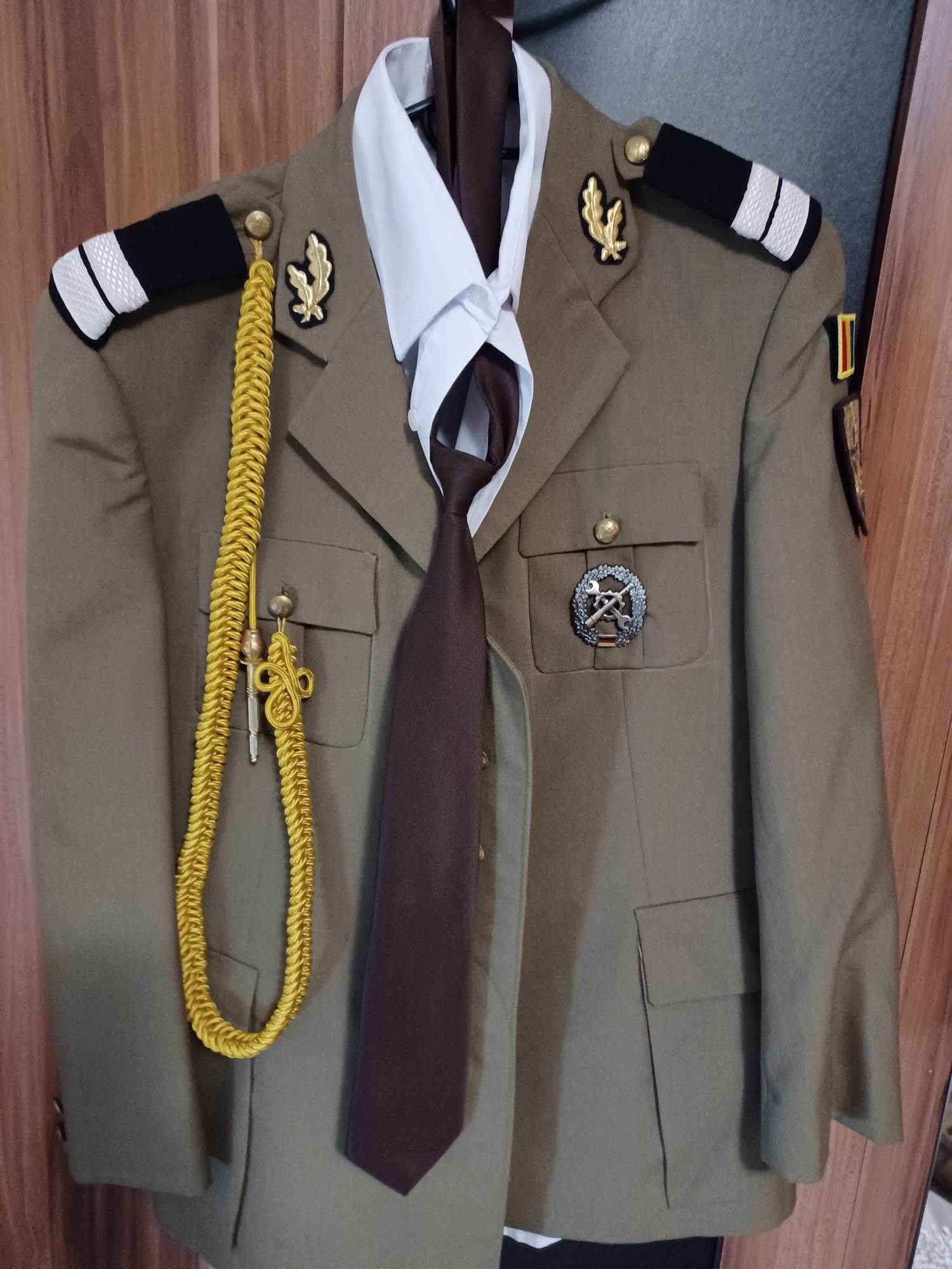 Costum militar Nou