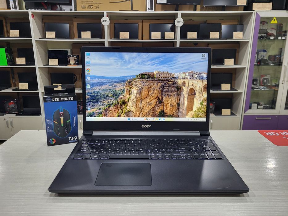 Acer (Core i7-9 gen, GTX 1650 4 gb, 512 Gb SSD)