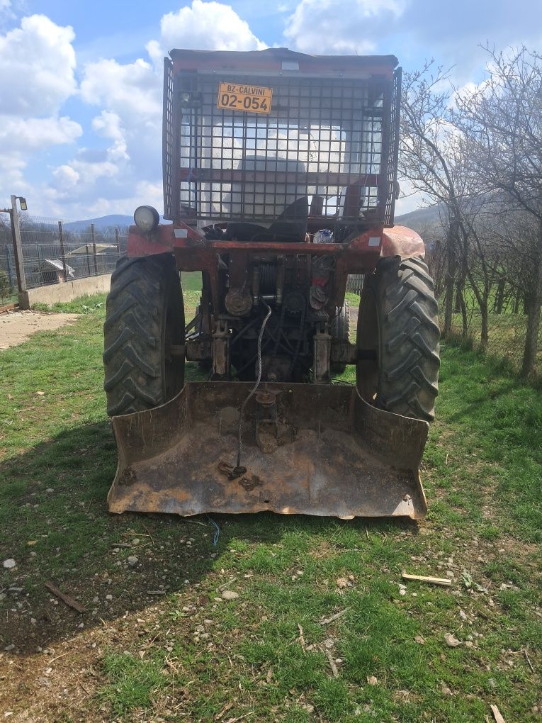 De vânzare tractor u 650 forestier