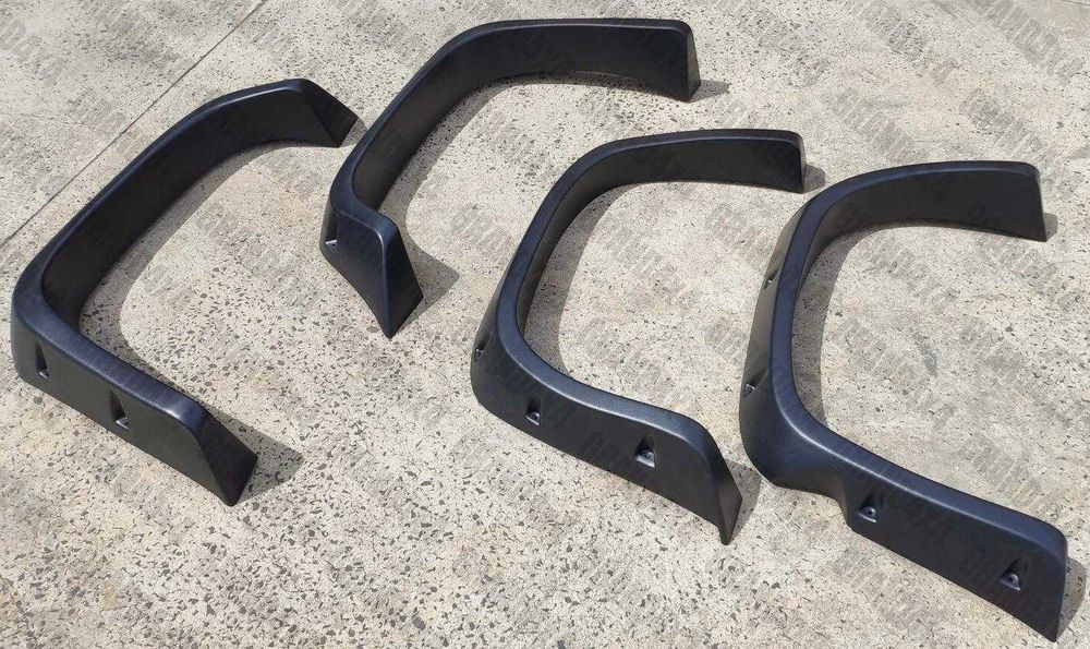 Overfendere aparatori de noroi Nissan Patrol 3 usi  Y60 (1989-1997)